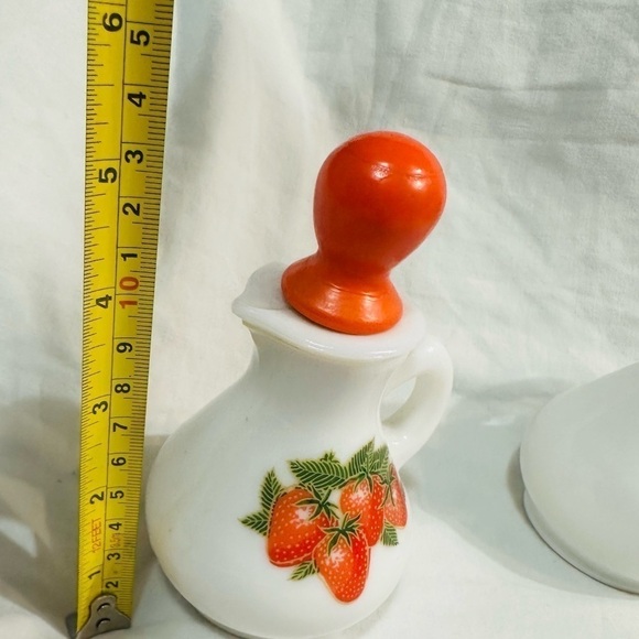 2 Vintage 1969 Avon Strawberry & Cream Milk Glass Cruets with Lids Collectible - Picture 4 of 5